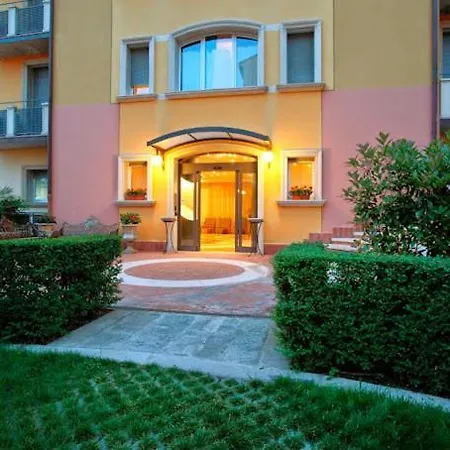 Residenza Carracci Apart-hotel *